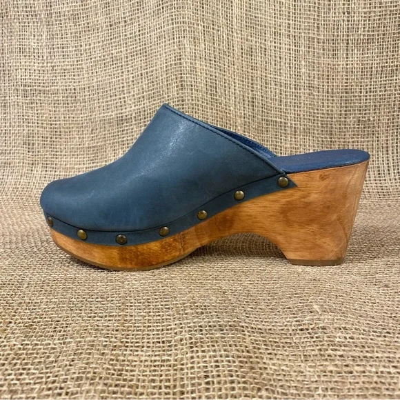 🛑SOLD🛑  Condani  MULES  CLOGS WOOD SLIP ON  LEATHER BLUE STUD SIZE 9.5 - Picture 5 of 10